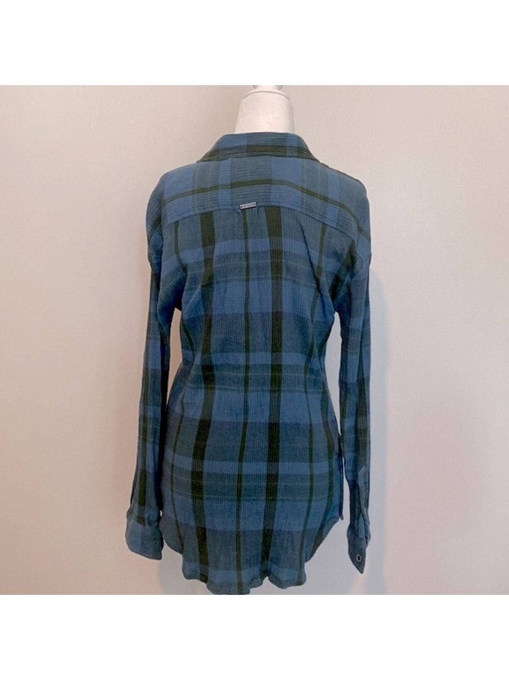 PrAna women’s blue note plaid Aconic organic cotton crinkle button down - Picture 4 of 10